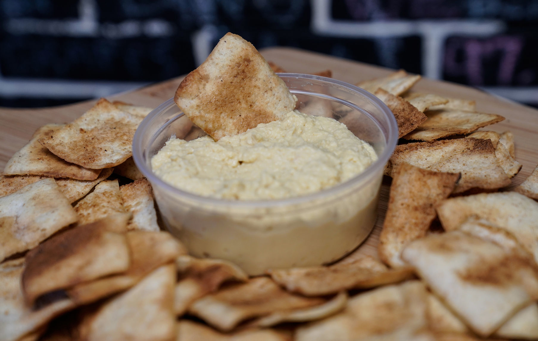 Buffalo-Magazine-Issa-Pita-Chips-in-Dip-Dave-Jarosz